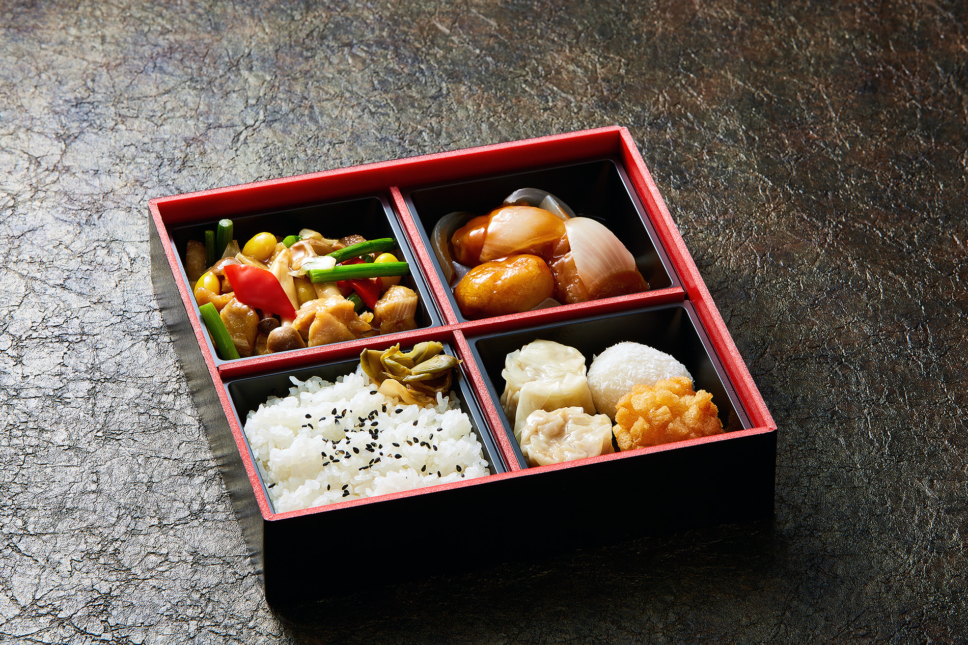 チキンと銀杏の醤油炒めと酢豚弁当