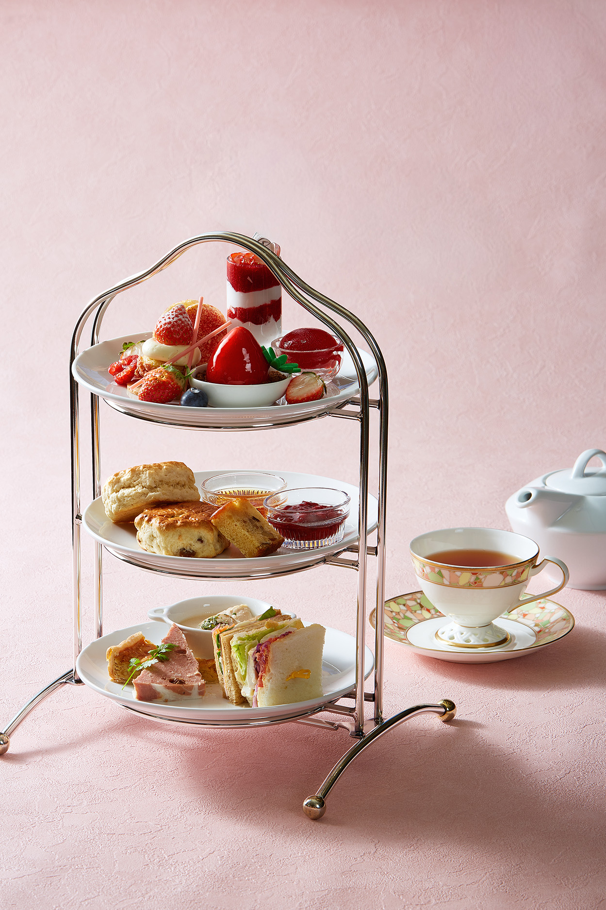 ストロベリー アフタヌーンティーセット<br>Strawberry Afternoon Tea Set