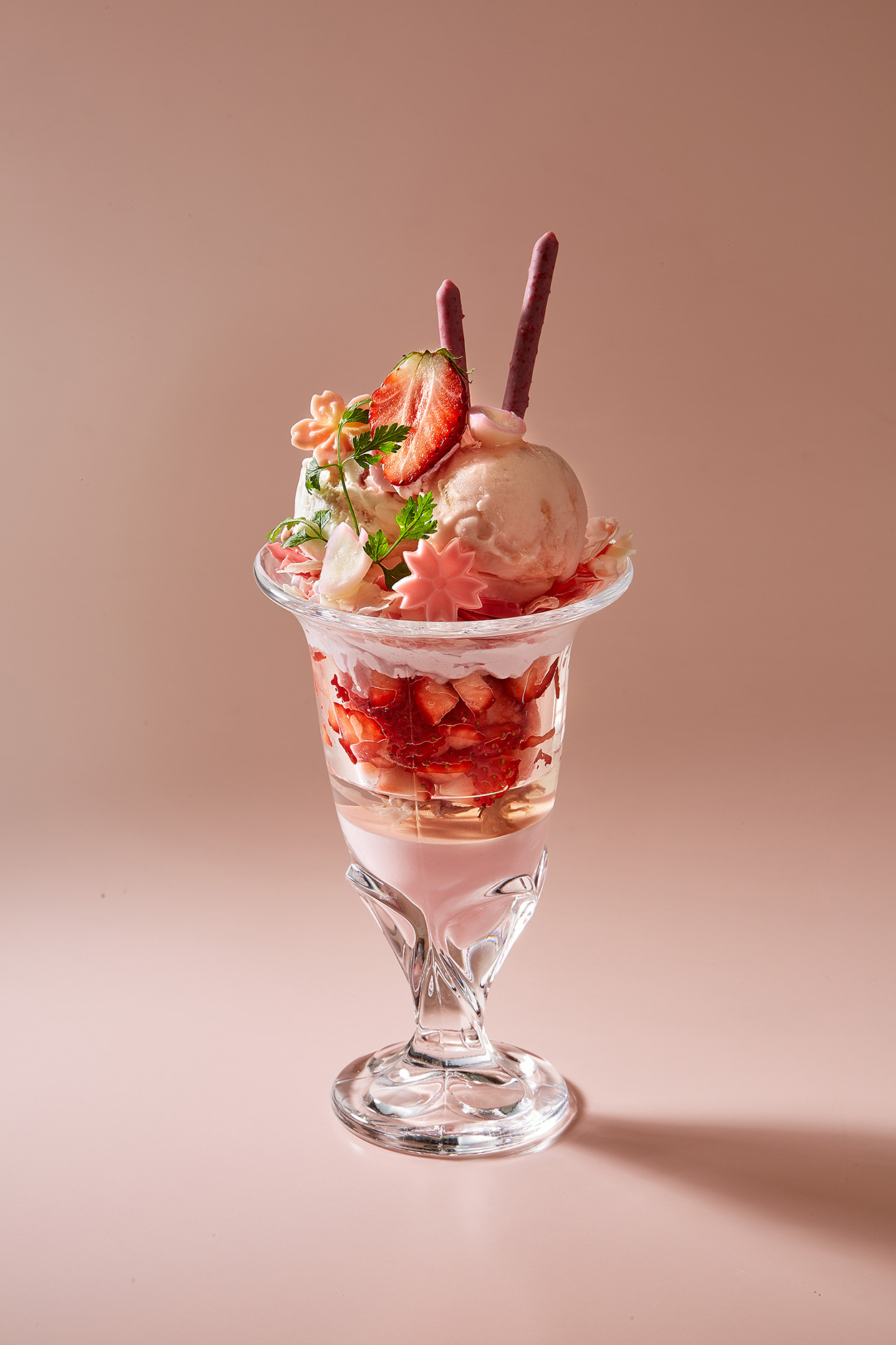 桜と苺のパフェ